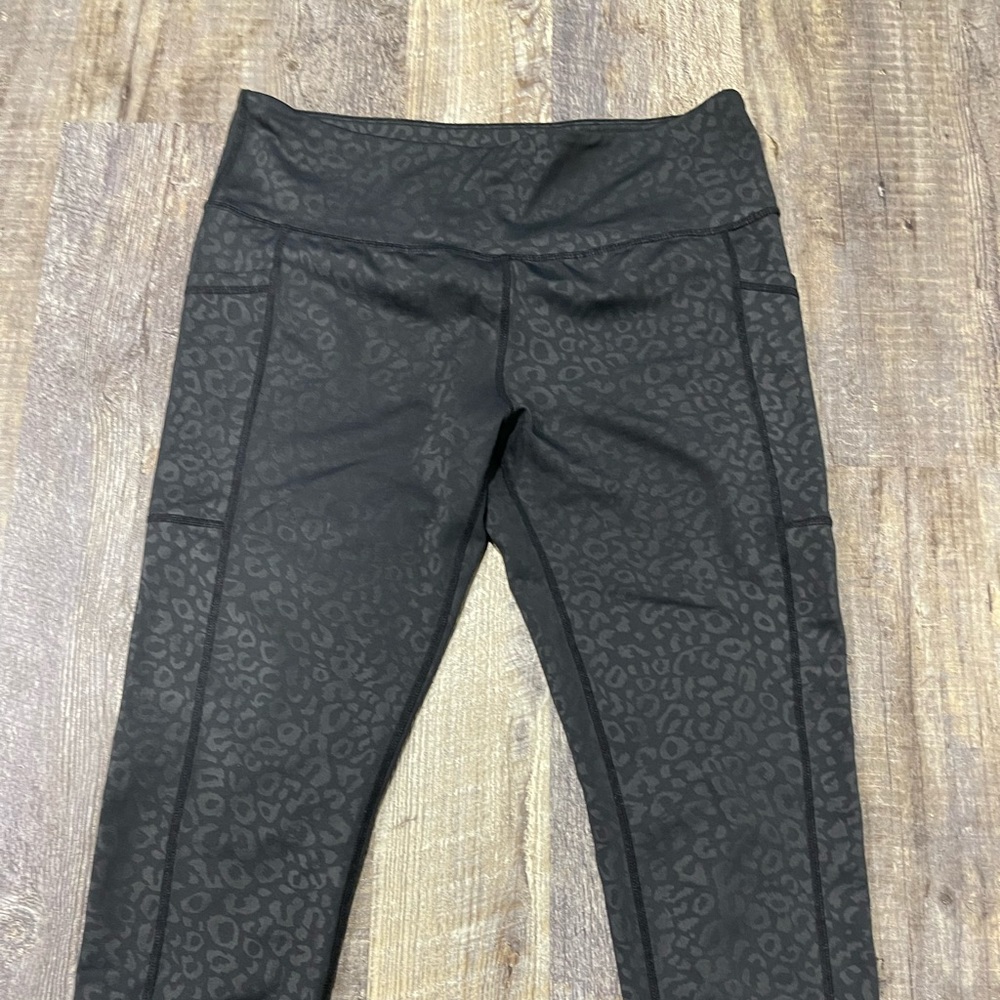 Cvg leopard capris